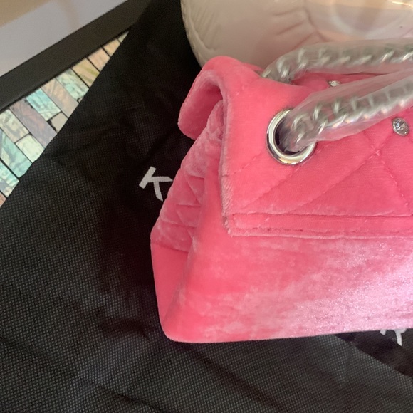 Kurt Geiger London Mini Braxton Velvet Shoulder Bag
KURT GEIGER LONDON - Picture 15 of 17